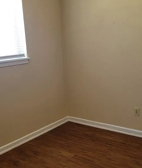 304 Carpenter St — Photo 9