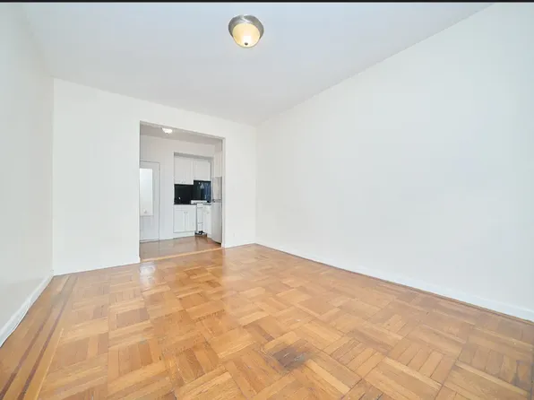 223 East 58th Street image 3 of 8