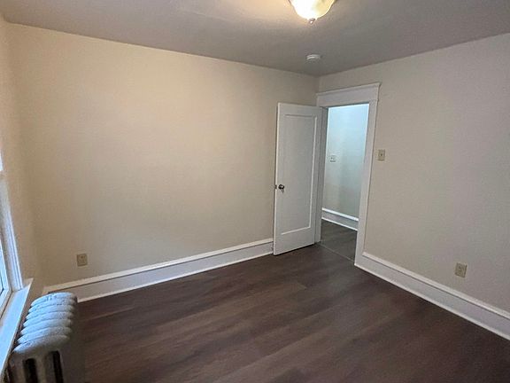 4th image of 365 N Maple Ave