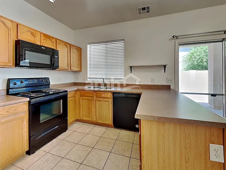 4242 E Baylor Ln — Photo 3
