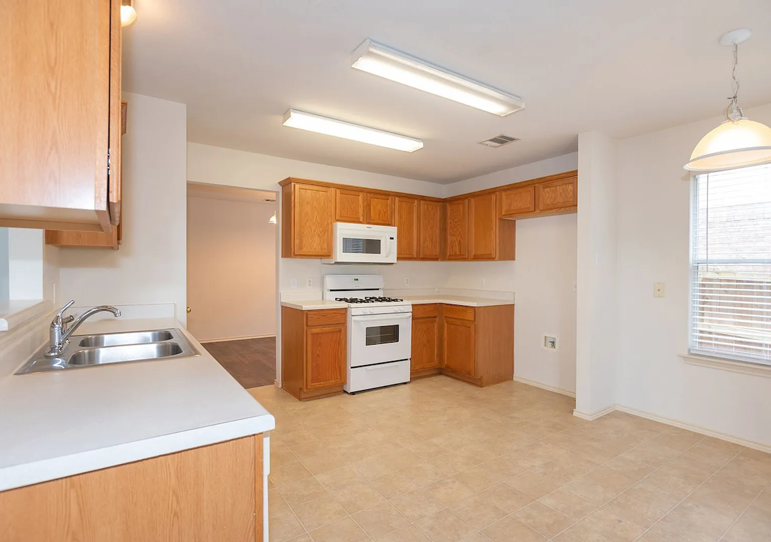 Spacious Two Story Three Bedroom Home in South Austin — Photo 4