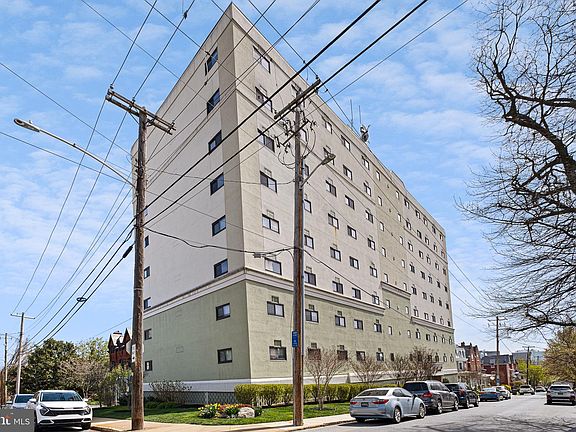 4th image of 900 N Broom St APT 10