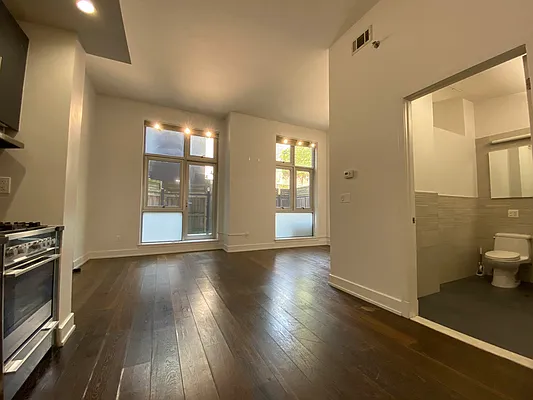 Rented by R New York | media 10