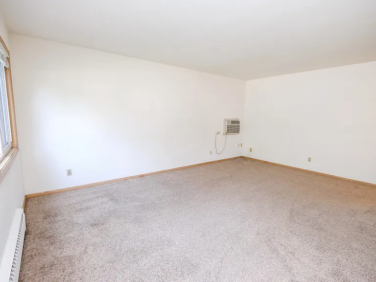 Pleasant Ave Apartments — Photo 19