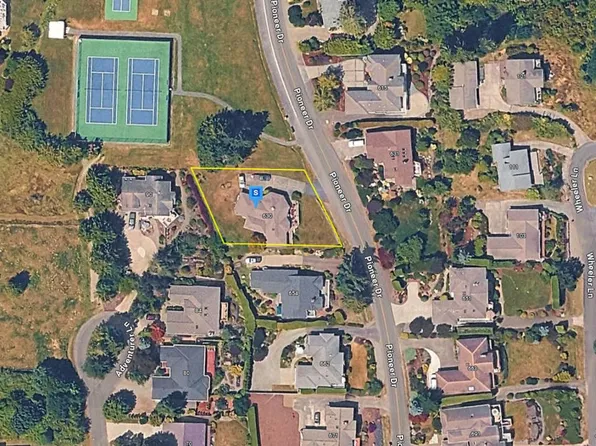 630 Pioneer Dr, Port Ludlow, WA 98365