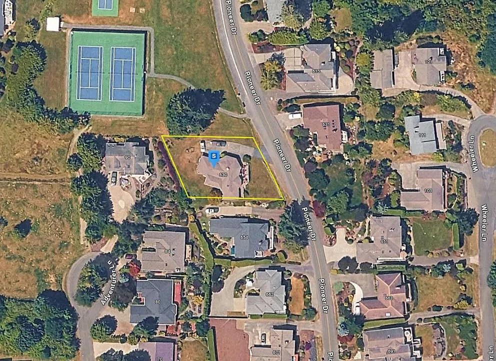 630 Pioneer Dr photo 1