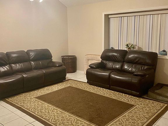 2nd image of 1716 Kingwood Dr