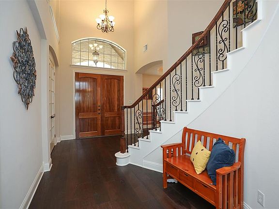 You will love the soothing neutral color palate of this home.