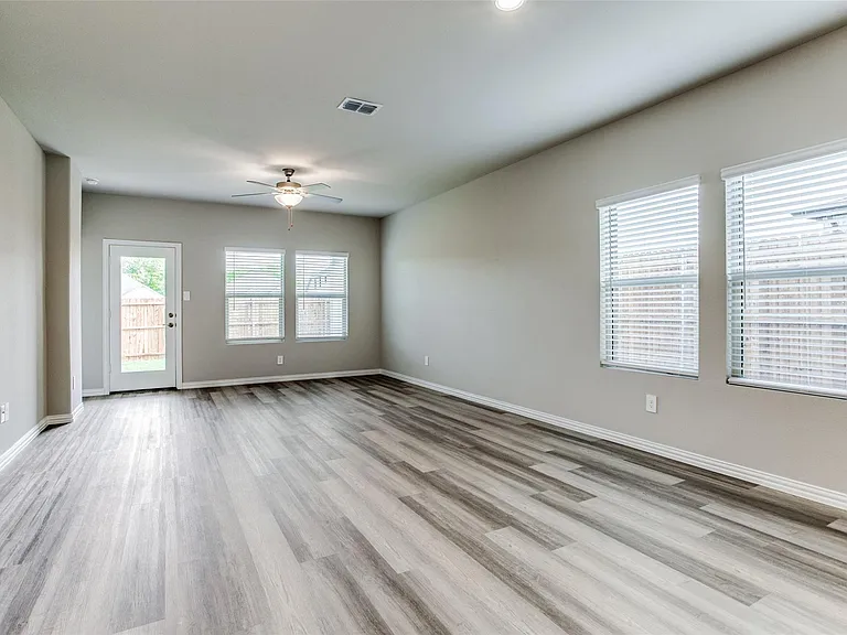 612 McKenna Dr — Photo 14