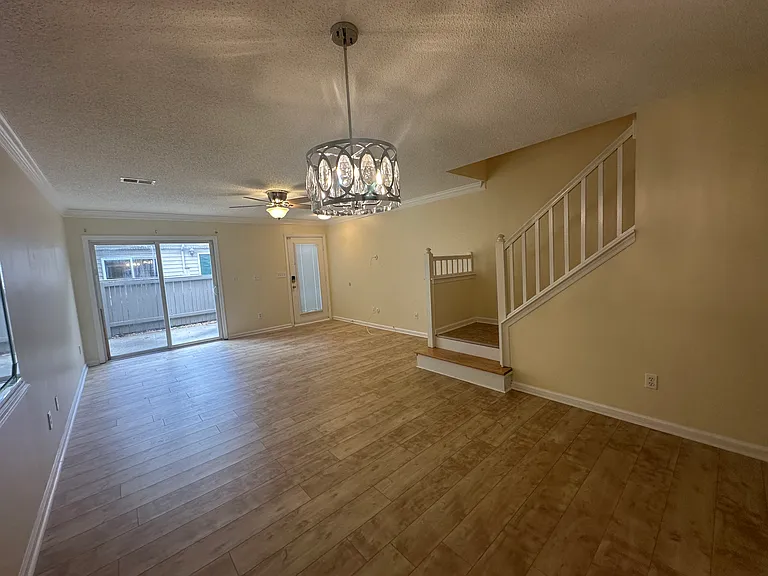 2379 Old Greenbrier Rd — Photo 3