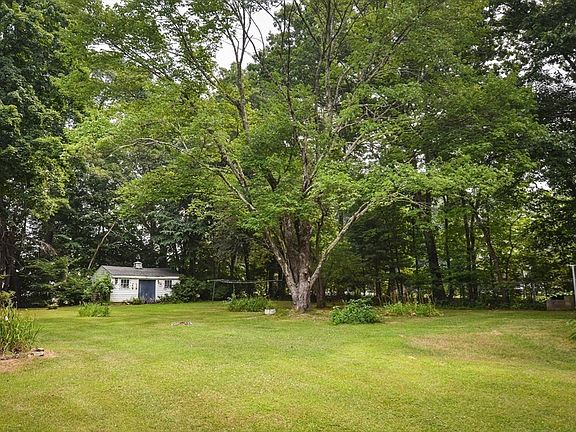 4th image of 240 Gates Pond Rd