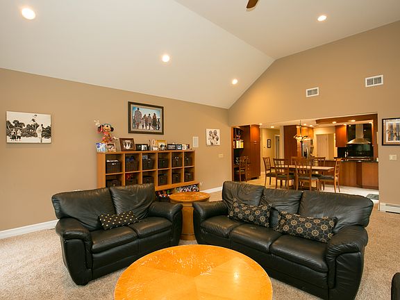 5th image of 23 Arrowood Dr