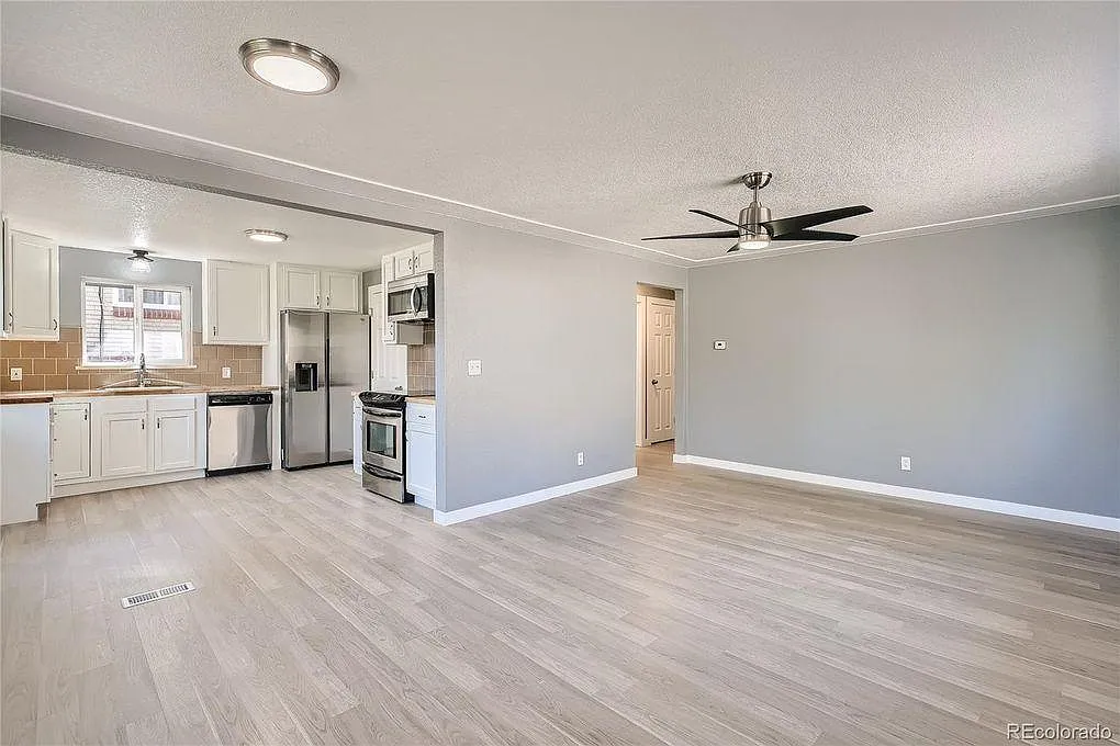 2 bed, 1000 sqft, $2,200 — Photo 3