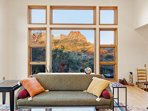 5th image of 261 Valley View Dr