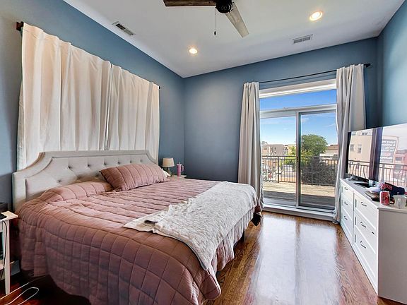 3rd image of 2342 W North Ave #401