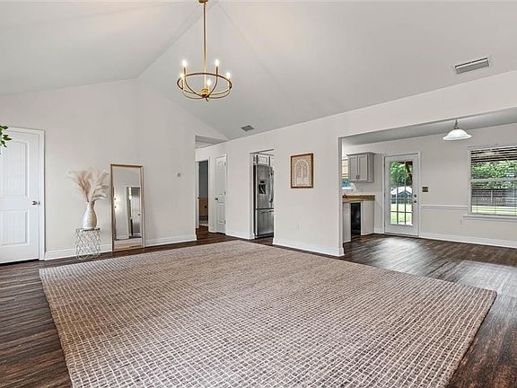 5th image of 6799 Foxwood Dr