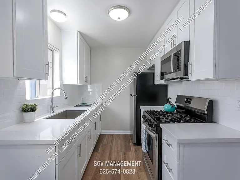 830 Elm Ave — Photo 8