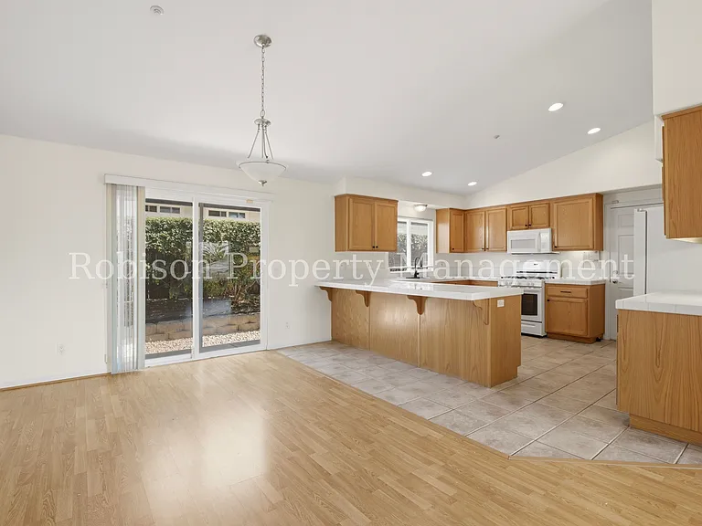 806 Galaxy Dr — Photo 8