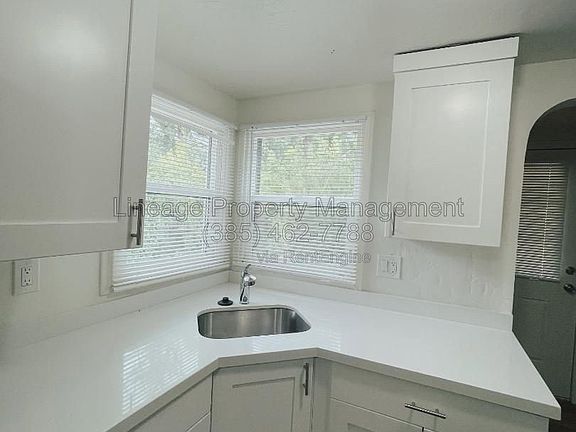2nd image of 753 E Scott Ave