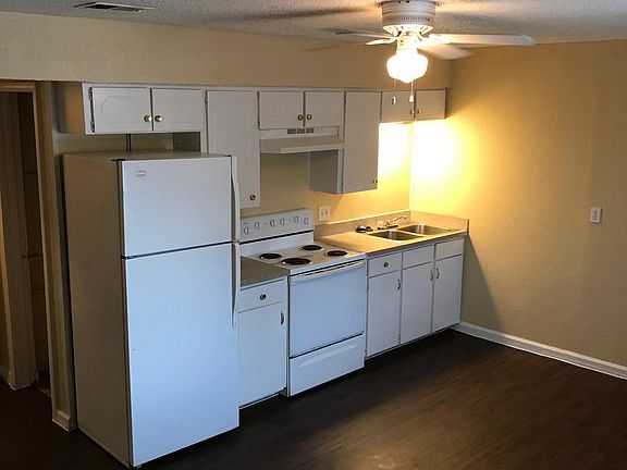 2nd image of 1017 W Pioneer Pkwy APT B