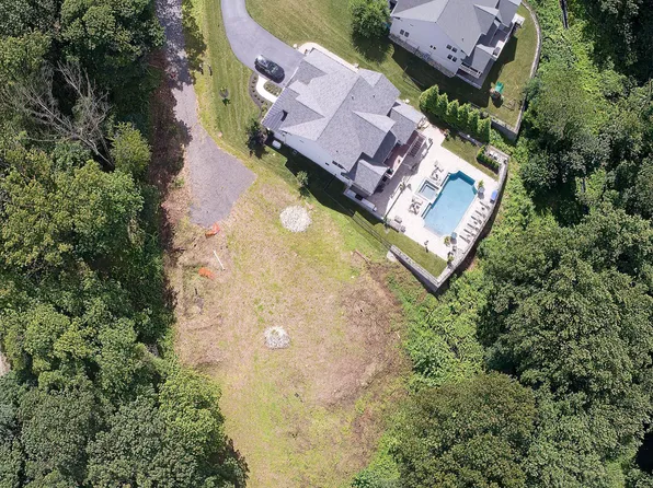 123 Fox Hollow Ln, Broomall, PA 19008