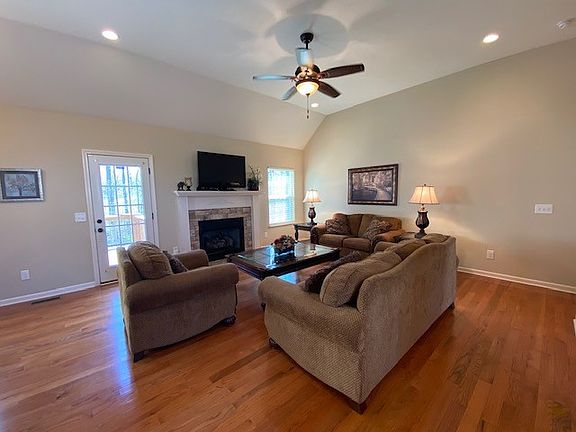 4th image of 306 Artesa Dr