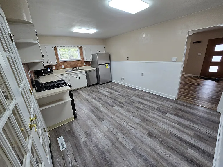 236 W Granada Ave — Photo 7