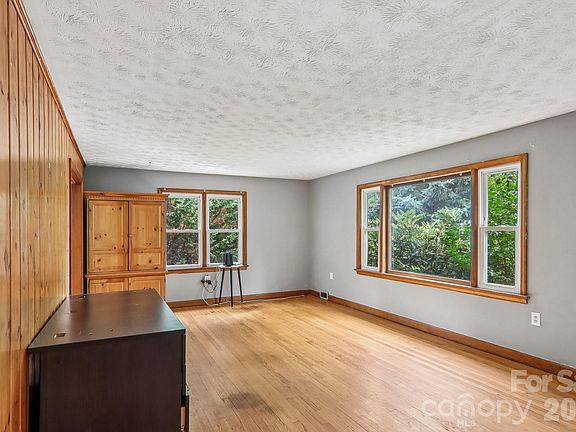 5th image of 131 & 135 Boyd Ave