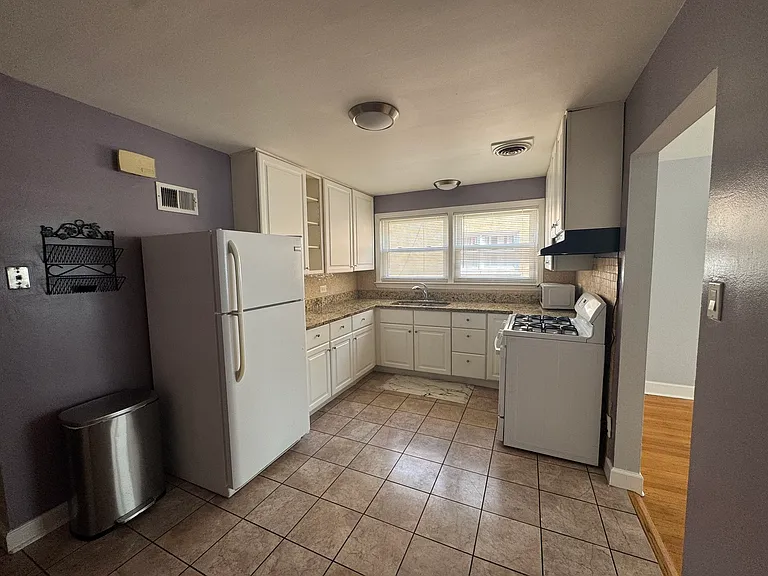 9034 La Crosse Ave #1S — Photo 4