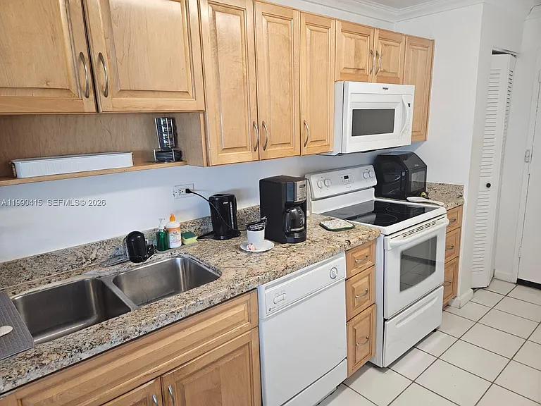 7135 Collins Ave #1821 — Photo 16