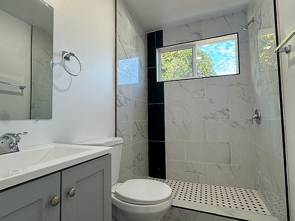 4th image of 718 E 48th St #718