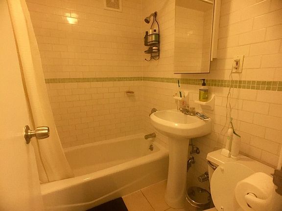 4th image of 158 E 7th St APT C3