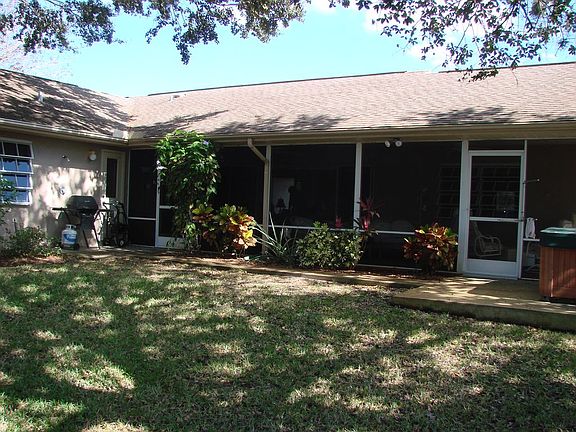 2nd image of 121 Autumn Ln