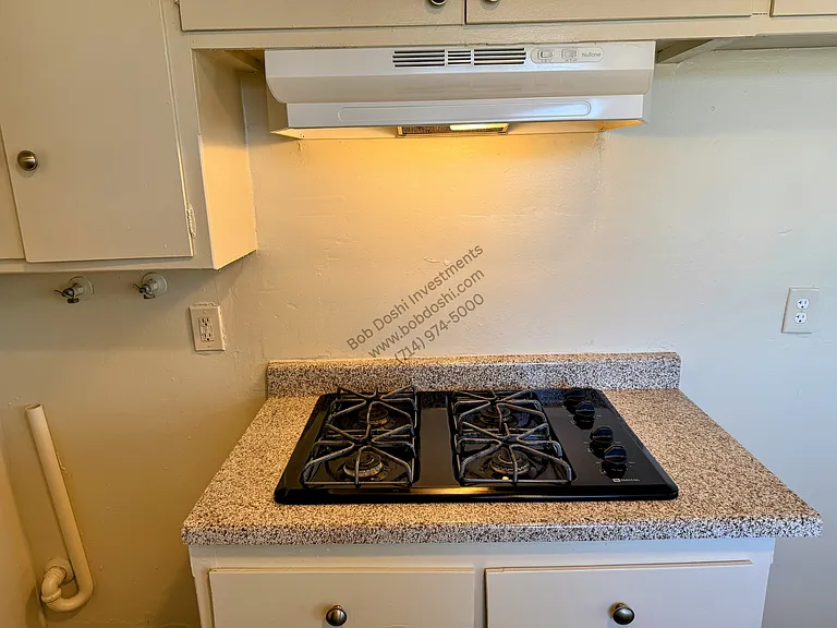 62 N San Mateo St #C — Photo 7