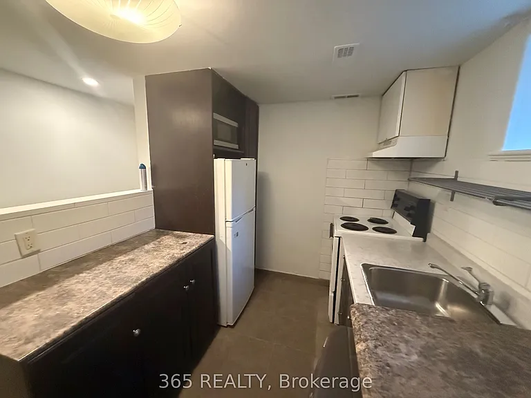 202 Renforth Dr #BASEMENT — Photo 6