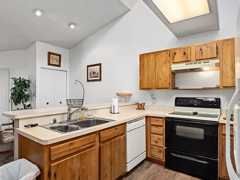 107 Niblic Ct — Photo 9