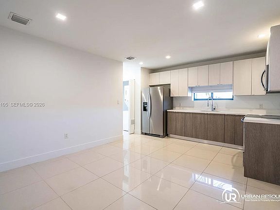 3rd image of 1971 Bay Dr #124