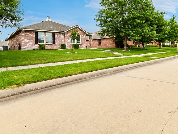 2nd image of 3006 Lake Vista Dr
