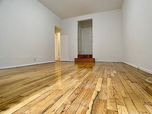 4th image of 405 W 45th St APT 1D