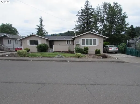422 NE Johnson St, Myrtle Creek, OR 97457