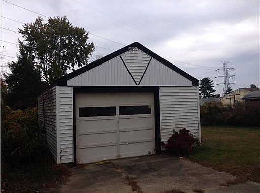 2nd image of 298 Washington Rd