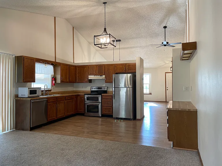 8335 Snapdragon Dr — Photo 32