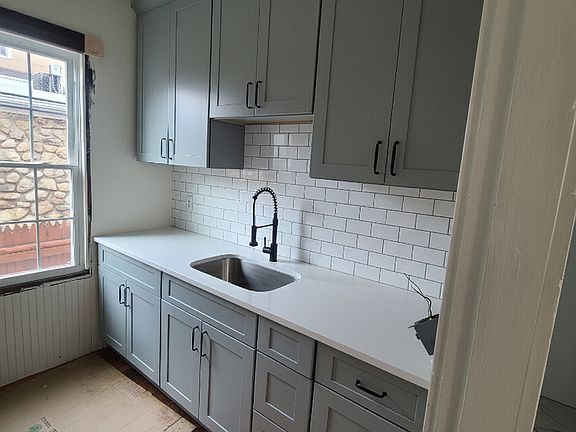 2nd image of 206 S Main St