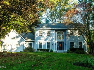 9 Sheffield Dr, Clifton Park, NY 12065