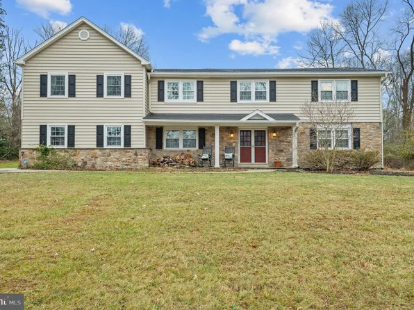 17 S Southwoods Ln, Doylestown, PA 18901