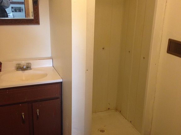 3rd image of 934 S Main St APT A