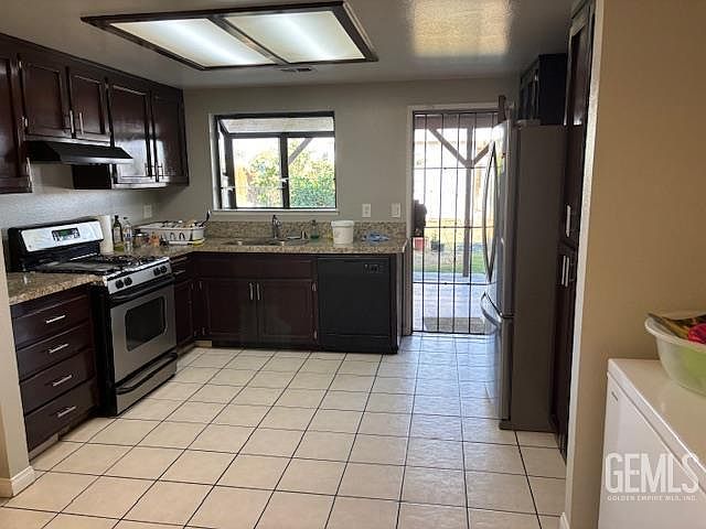 6708 Finch Way, Bakersfield, CA 93307 | Zillow