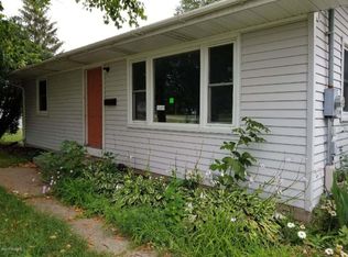 130 River Rd NW, Sparta, MI 49345