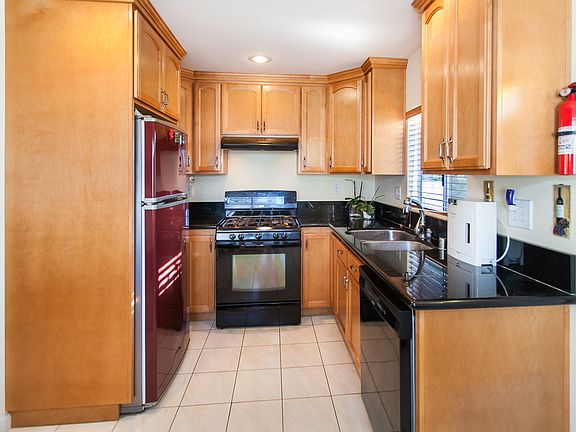 4th image of 703 E Orange Grove Blvd