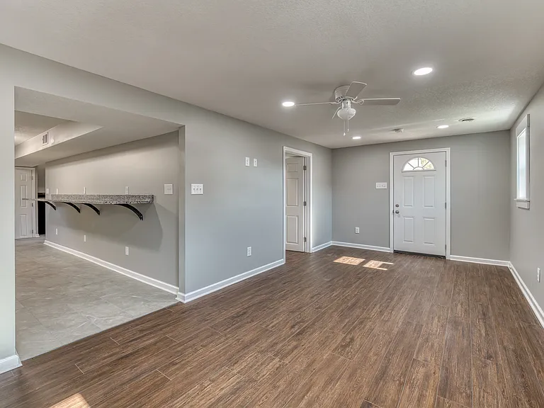 1216 Norway St #102 — Photo 3